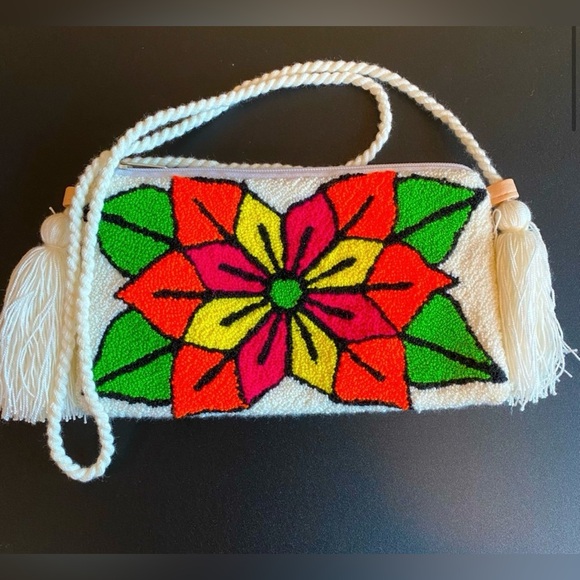 Handcrafted Floral Beaded Crossbody Bag - Picture 3 of 5